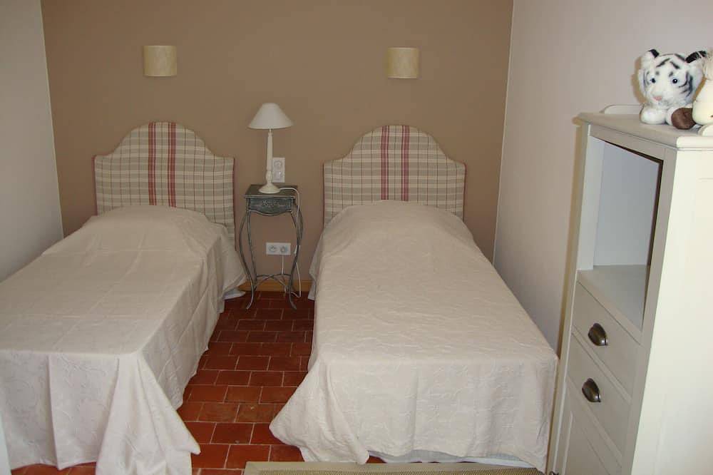 La Maison d'Alfred the charm of an old farmhouse at the foot of the luberon in Cavaillon, Regionaler Naturpark Luberon