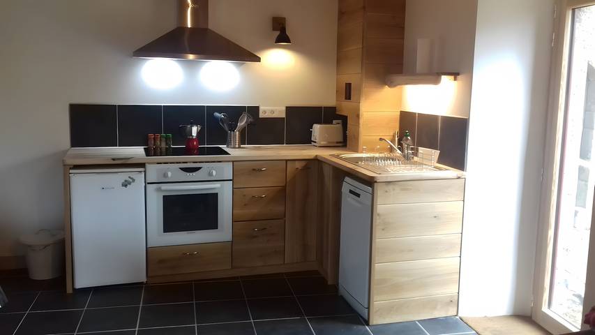 Gîte De Cervette : maison de vacances avec vue sur la montagne, jardin privé et Wi-Fi in Jax, Parc Naturel Régional Livradois-Forez