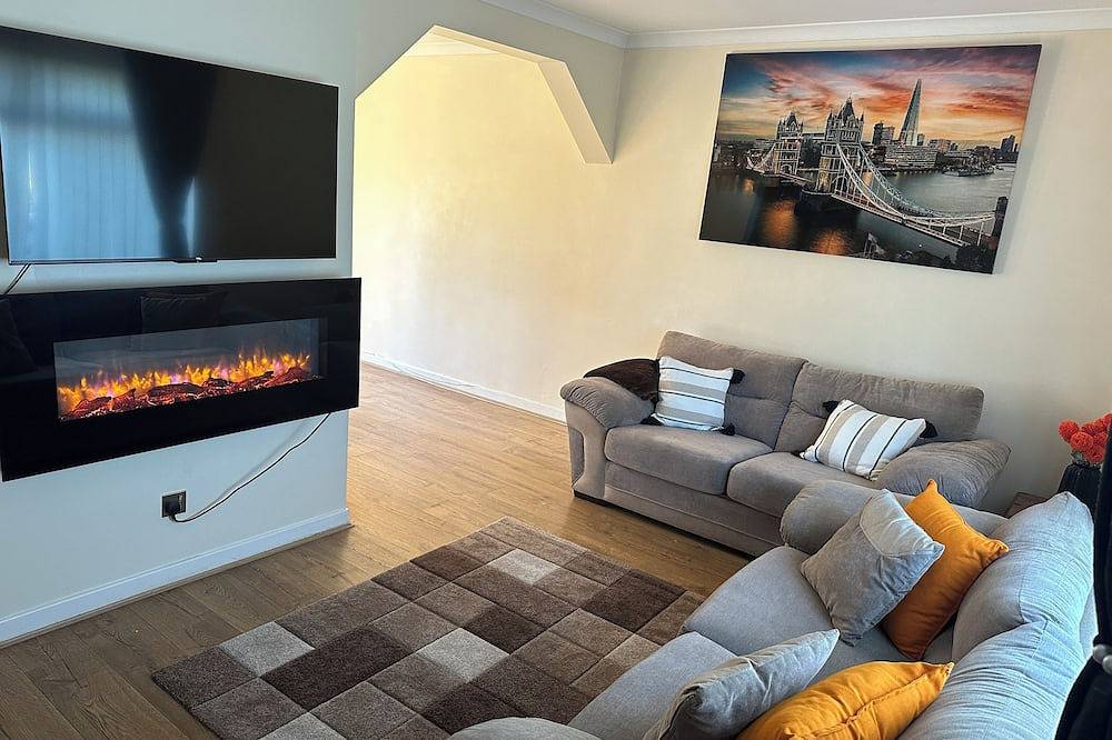 Stunning cozy three bedroom house near Ari in Aberdeen, Aberdeenshire