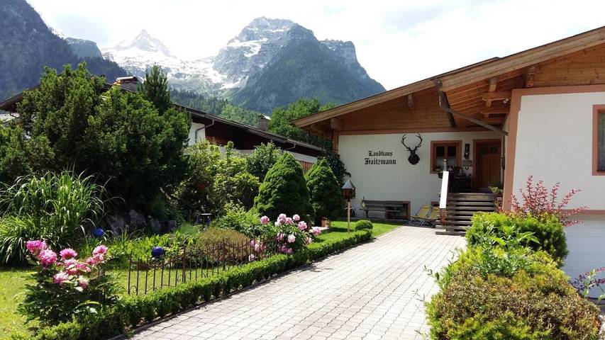 Vakantiewoning voor 5 personen, with Terras and Tuin as well as Uitzicht in Lofer