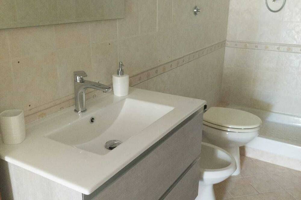Ganze Wohnung, Renovated apartment a stone's throw from the beach in Montesilvano, Pescara Provinz