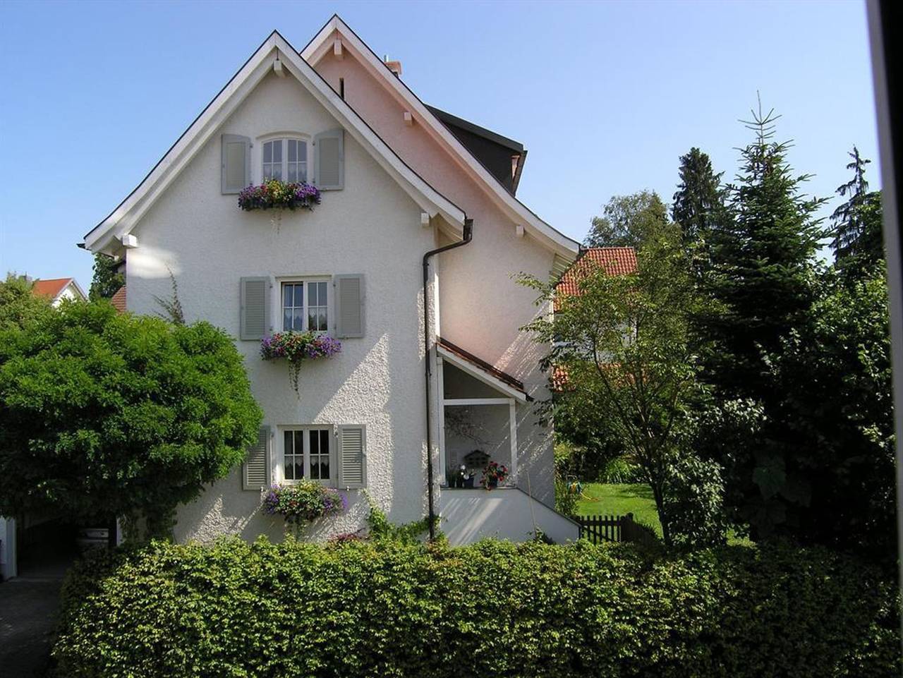 Ganze Ferienwohnung, Blütenperle - altstadtnah im Grünen - - Appartment mit 2 Schlafzimmern in Wangen im Allgäu, Region Bodensee-Oberschwaben