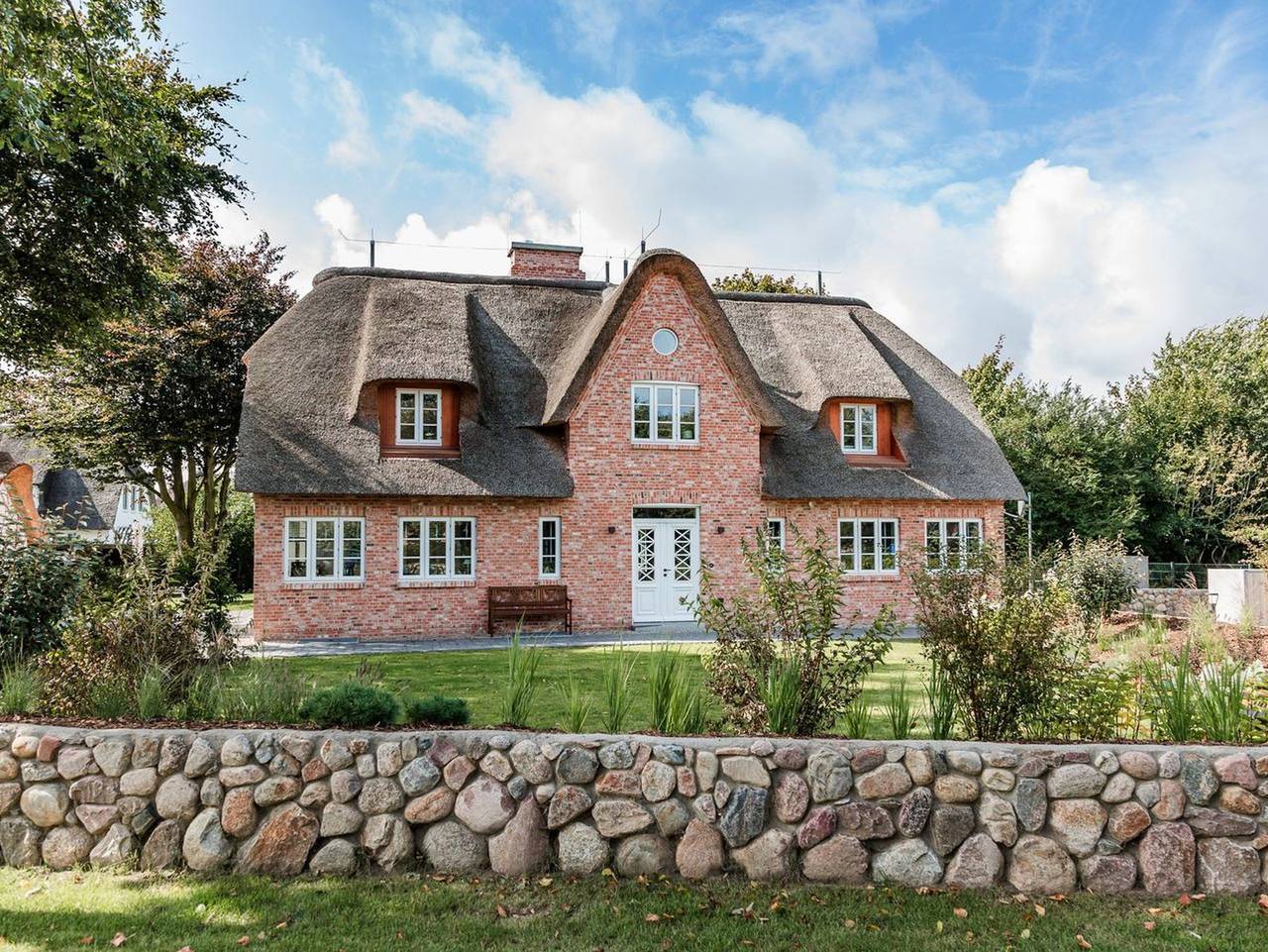 Reethaus Smutje - "Erleben Sie Luxus und Entspannung im Reethaus Smutje an der Nordsee!" in Nieblum, Föhr