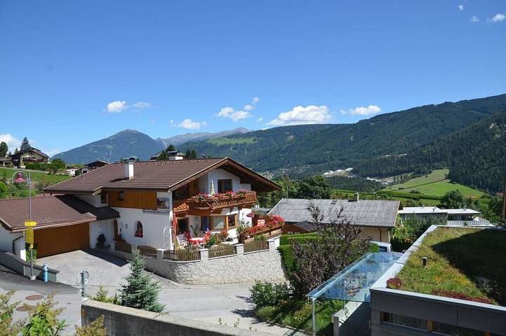 Ferienwohnung für 5 Personen, mit Balkon und Garten sowie Sauna