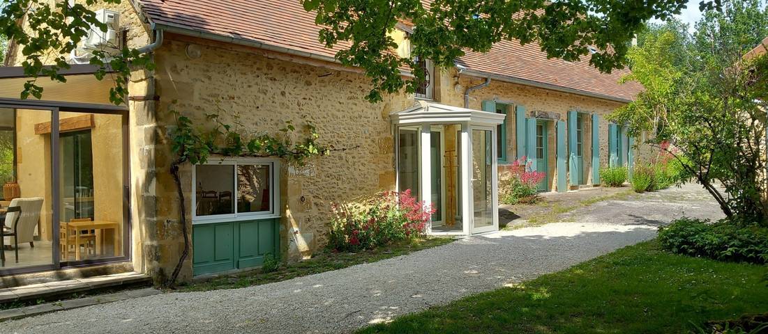 Gîte pour 10 personnes, avec terrasse ainsi que piscine et jardin à Sarlat-la-Canéda - 2