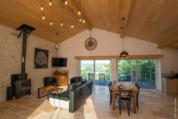 Gîte pour 5 personnes, avec balcon ainsi que jardin et piscine à Lauzerte