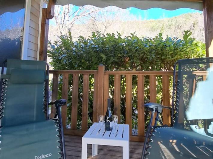 Mobil home pour 4 personnes, avec terrasse à Annot
