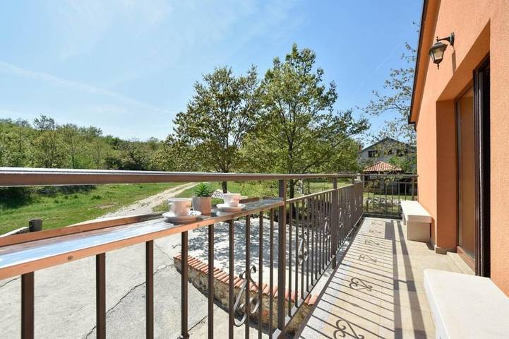 Ferienhaus für 9 Personen, mit Sauna und Balkon/Terrasse sowie Pool