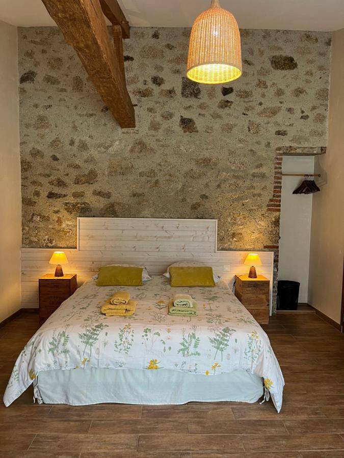 Chambre d’hôte pour 2 personnes, avec vue ainsi que jardin et piscine dans Sèvremont - 2