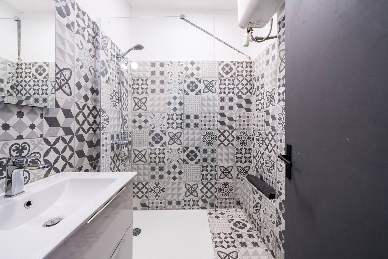 Apartamento entero, L’Escapade Nîmoise - grand studio centre Nîmes in Nimes, Region de Nimes