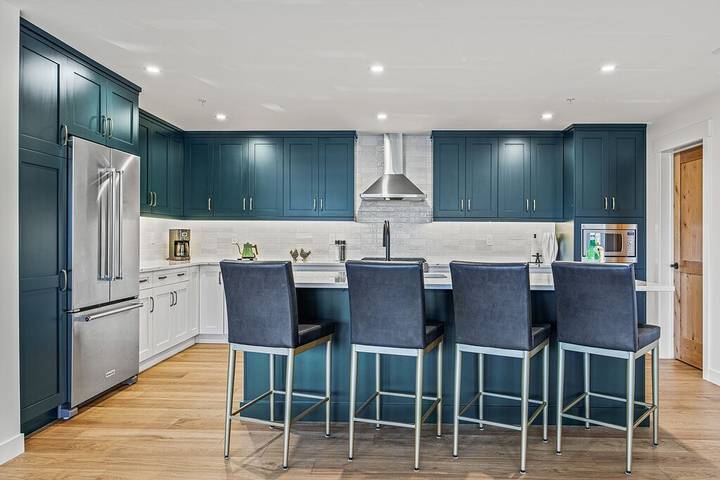 Glamping for 12 people, with hot tub and balcony in Alberta