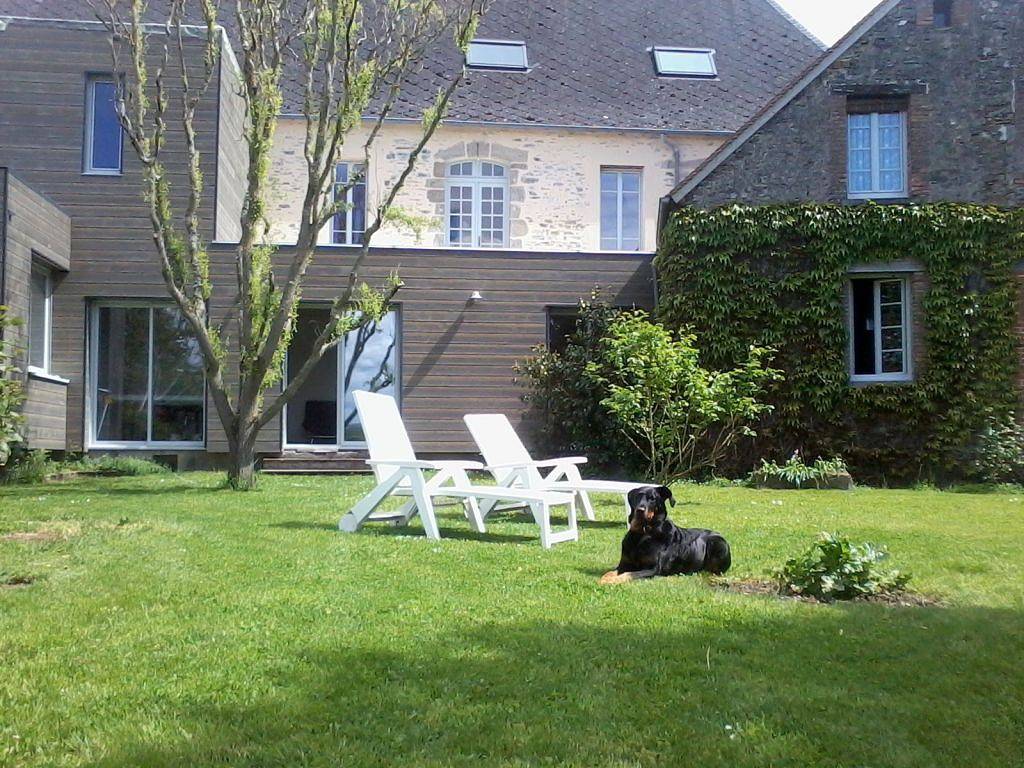 Le Nid des 2 Creuse - Chambre George Sand in Fresselines, Région de Guéret