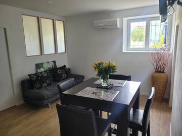 Gîte pour 2 personnes, avec jardin et terrasse à Puygouzon