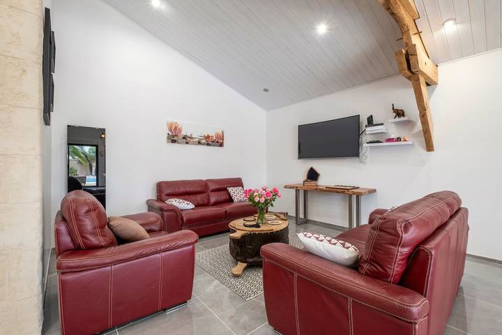 Villa Boyard - Pour 10 avec piscine privée et jacuzzi in Saint-Nazaire-sur-Charente, Rochefort region