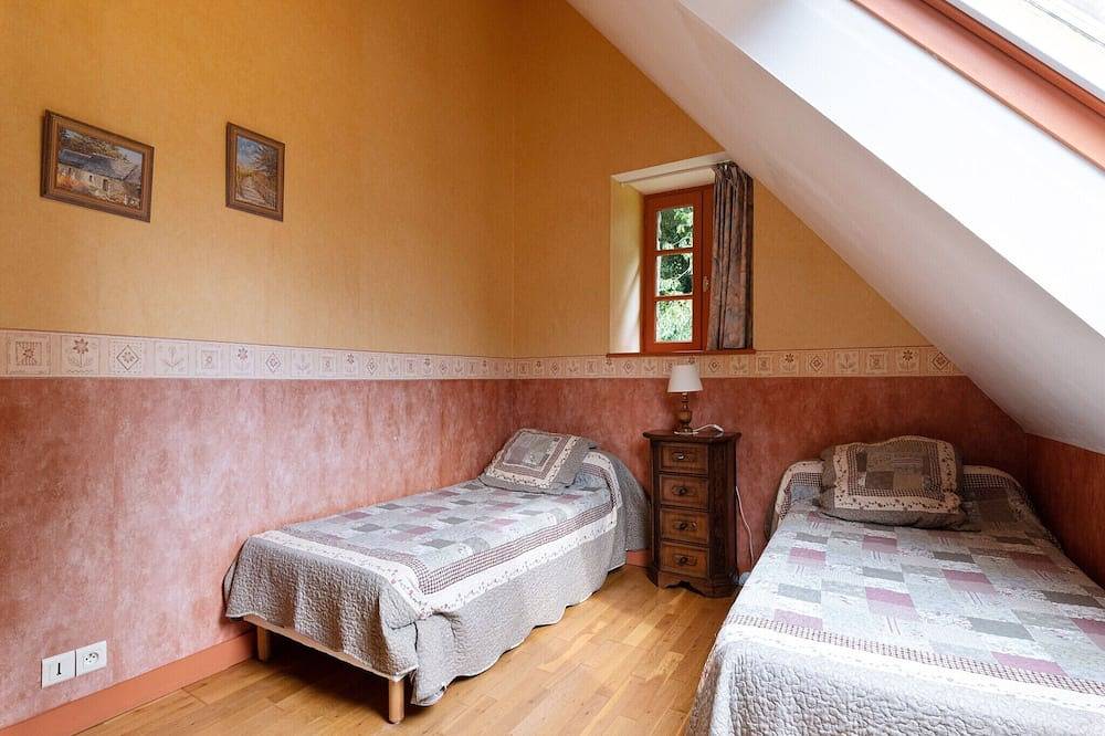 Encantadora casa de vacaciones ideal para niños in La Boussac, Región de Saint-Malo