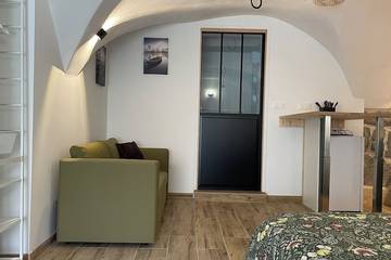 Gîte pour 3 personnes, avec terrasse à Orcines