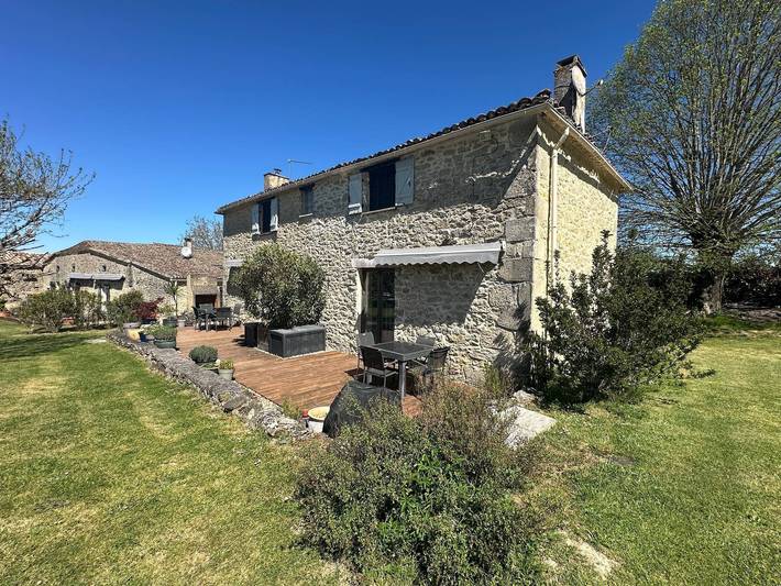Casa 'Le Petit' con piscina y jardín compartido in Auriolles, Región de Langon