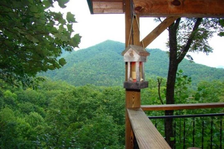 Log cabin for 2 people, with terrace and hot tub in Fontana Lake