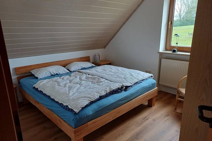 Ruhig gelegenes Ferienhaus mit traumhafter Aussicht. Badesee 5 min entfernt. in Obernzenn, Romantische Straße