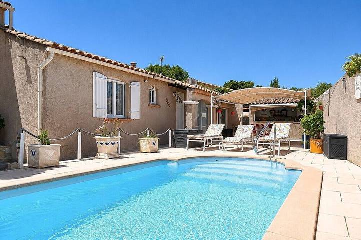 Location de vacances pour 4 personnes, avec jardin ainsi que piscine et terrasse, animaux acceptés à Septèmes-les-Vallons