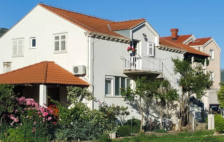 Ferienwohnung für 2 Personen, mit Terrasse und Garten in Mali Ston