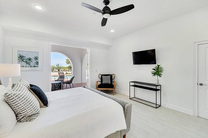 Vacation rental for 30 people, with yard and hot tub in Captiva Island