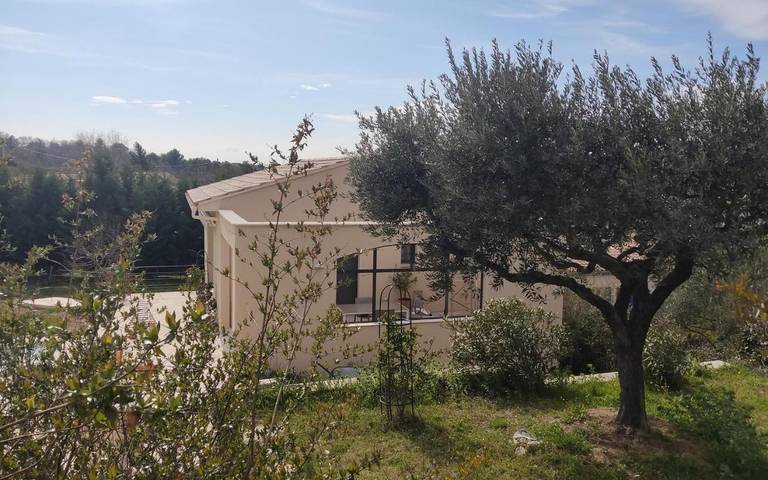 Gîte pour 2 personnes, avec piscine et jardin ainsi que vue et terrasse à Malemort-du-Comtat - 2
