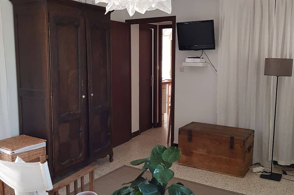 Charming air-conditioned Provencal villa with private pool hidden by the forest. in Carcès, Brignoles region