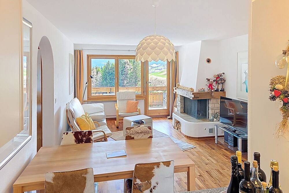 Ganze Wohnung, Schöne Wohnung für 4 Gäste mit  W-Lan, Pool, Tv, Balkon, Haustiere erlaubt und Panoramablick in Salux, Surses