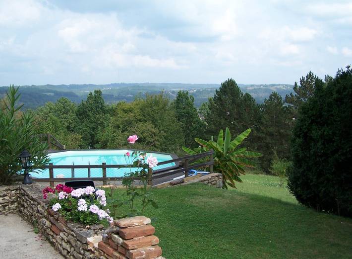 Gîte pour 5 personnes, avec piscine ainsi que terrasse et jardin à Le Buisson-de-Cadouin