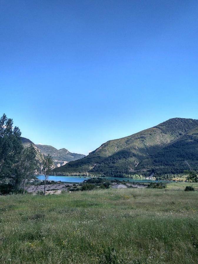 Chalet para 12 personas, con vistas y piscina además de vistas al lago y jardín, Se admiten mascotas en Hoya de Huesca - 3