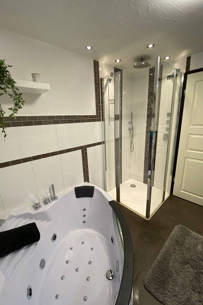 Ferienhaus für 6 Personen, mit Whirlpool und Terrasse sowie Garten in Niedersfeld - 3