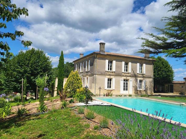 Chambre d’hôte pour 2 personnes, avec Terrasse ainsi que Jardin et Piscine à Lussac