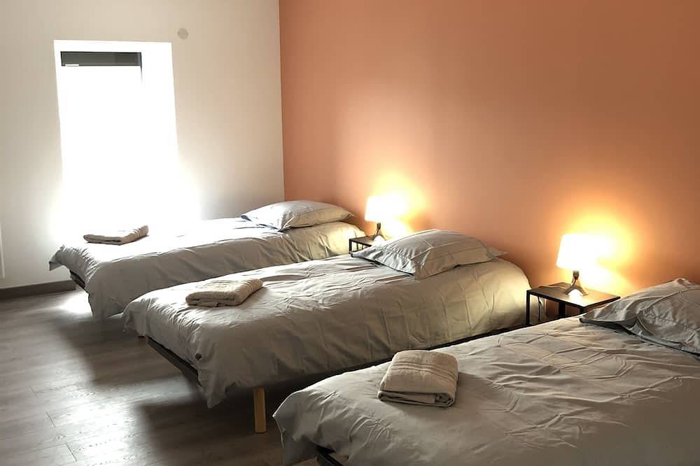 Gîte Aux portes du Sancy, en Auvergne, jusqu'à 15 personnes in Montaigut-le-Blanc, Région de Besse-et-Saint-Anastaise