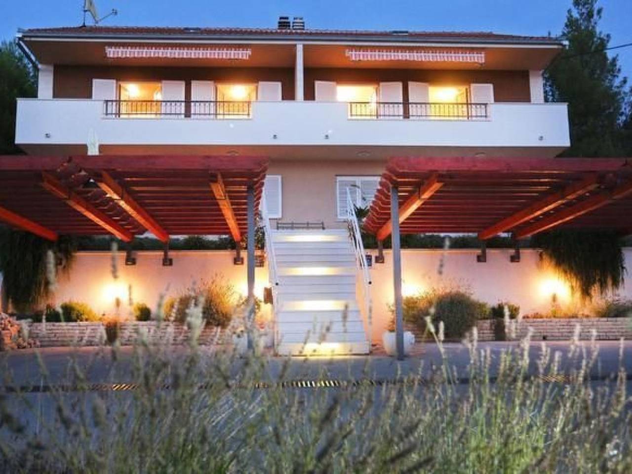 Ganze Wohnung, Strandnahe Ferienwohnung mit Terrasse in Podstrana, Split-Dalmatien