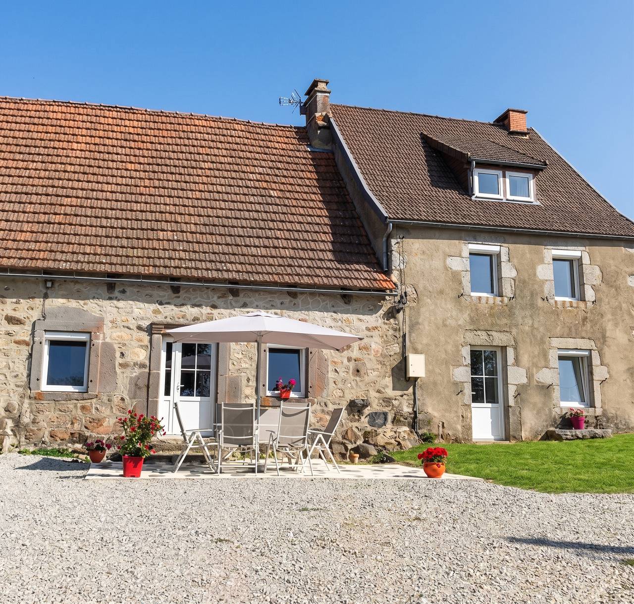 Gemütliches Haus in Bagnols mit Terrasse und Garten in Bagnols, Regionaler Naturpark Volcans d'Auvergne