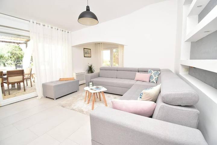 Ferienhaus für 6 Personen, mit Ausblick und Garten, mit Haustier in Razanac