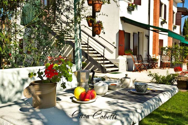 Ferienhaus für 5 Personen, mit Terrasse und Garten sowie Pool und Ausblick in Monzambano