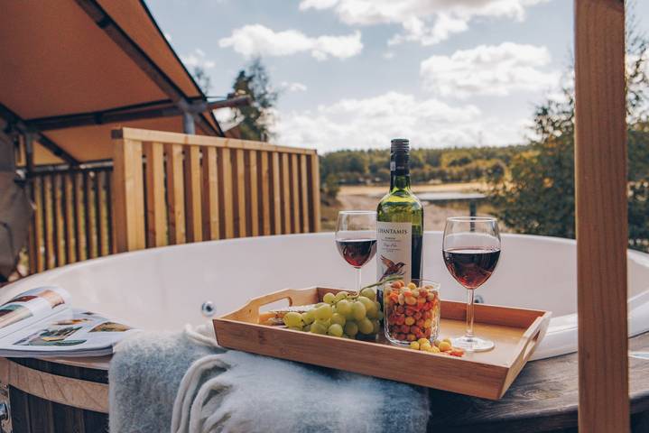 Wb Resort GmbH — Glamfield Lodge Deluxe mit Hot Tub | 6 Pers. in Wilsum, Landkreis Grafschaft Bentheim