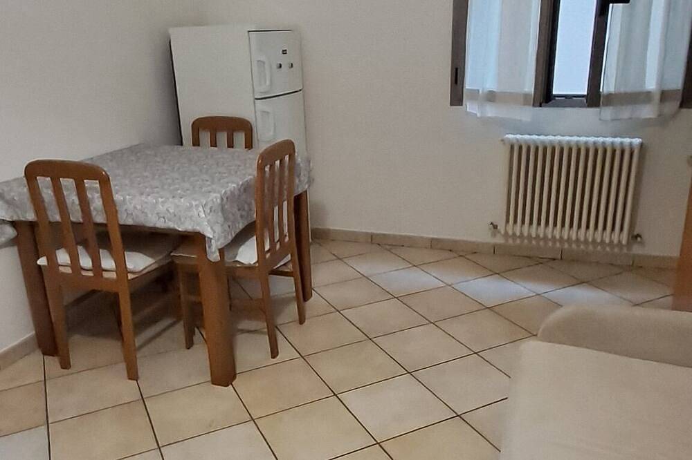 Entire apartment, Cozy seaside apartment near the best restaurants all services in Misano Adriatico, Rimini Province