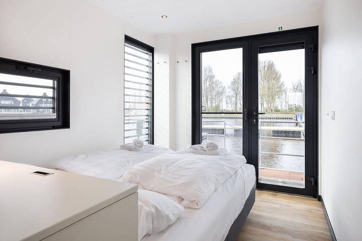 Ferienhaus am Sneekermeer für 4 Von Belvilla in Friesland