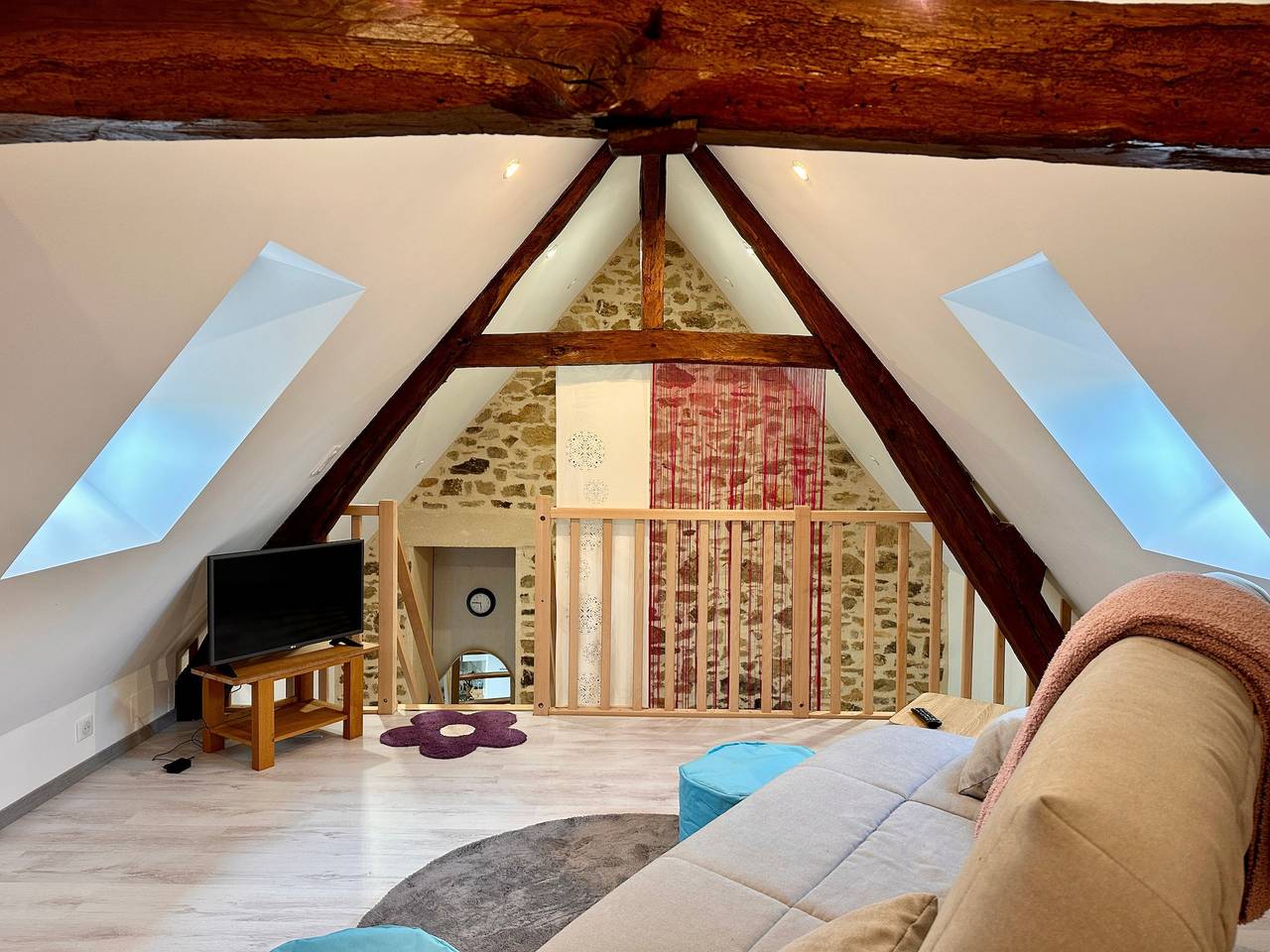 Gezellige Gîte voor Wellness & Ontspanning met gedeeld zwembad, wifi en airco, foto 15