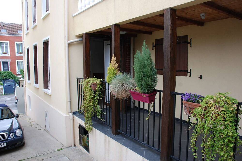 Appartement entier, F2 30m2  a Rosny sous bois zone pavillonaire in Rosny-sous-Bois, Seine-Saint-Denis