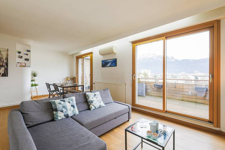 Appartement entier, Le Berthelot - Terrasse avec Vue Montagne in Grenoble, Isère