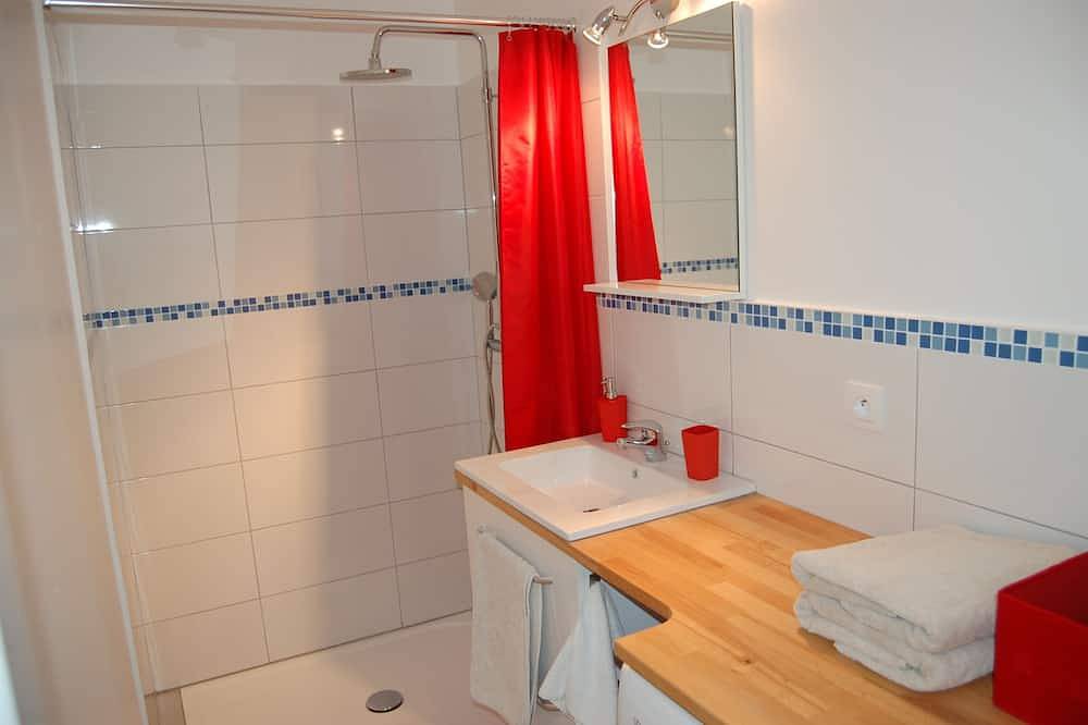 5 minutes from town center, quiet, sea and mountain views in Bastia, Cap Corse