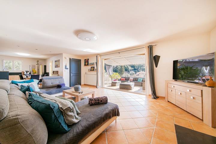 Location de vacances pour 8 personnes, avec jardin et piscine à Aups - 2