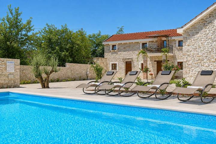 Villa für 8 Personen, mit Balkon und Terrasse sowie Garten in Zadar - 2