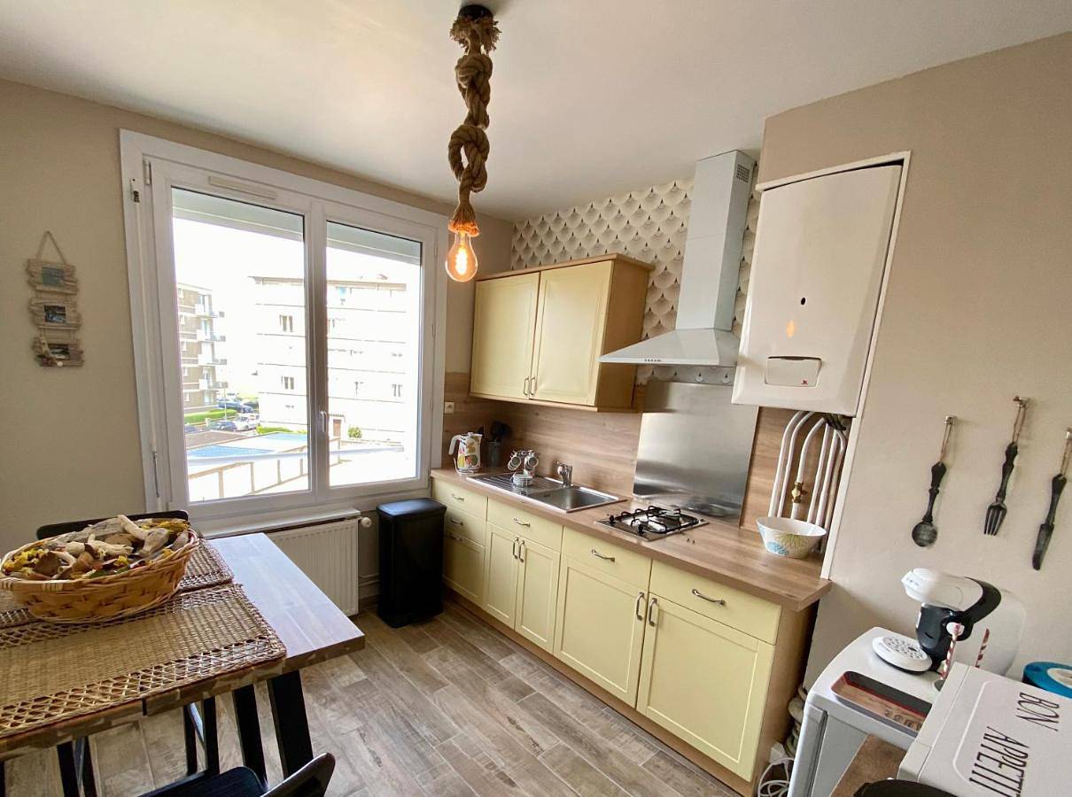 Geheel appartement, L’Escapade de Michel - Vue Mer - Élégant in Plage Dieppe, Dieppe