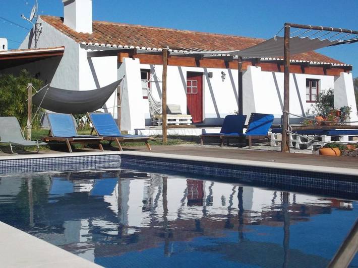 Location de vacances pour 9 personnes, avec Balcon et Terrasse ainsi que Jardin et Piscine à Sines