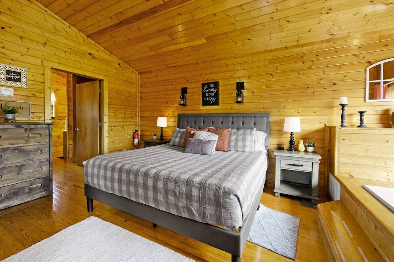Apartamento inteiro, Great View  Location  Studio Log Cabin  Hot Tub in Gatlinburg, Condado de Sevier
